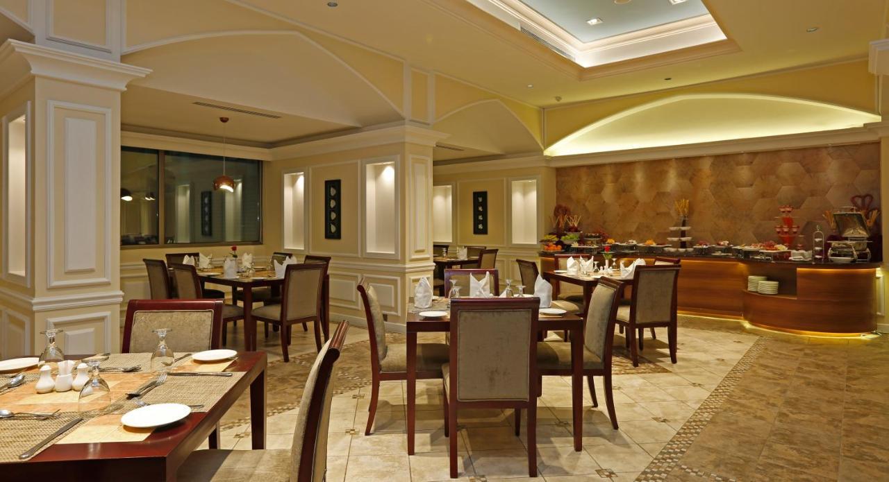 Ramada Riyadh Hotel ภายนอก รูปภาพ
