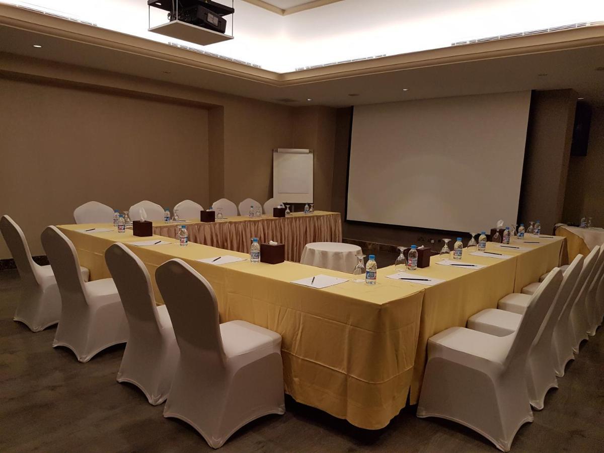 Ramada Riyadh Hotel ภายนอก รูปภาพ