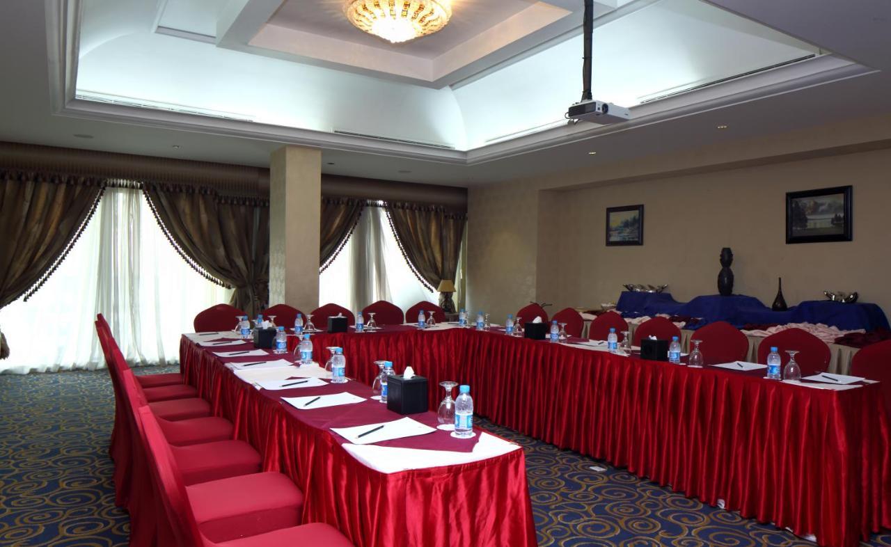 Ramada Riyadh Hotel ภายนอก รูปภาพ