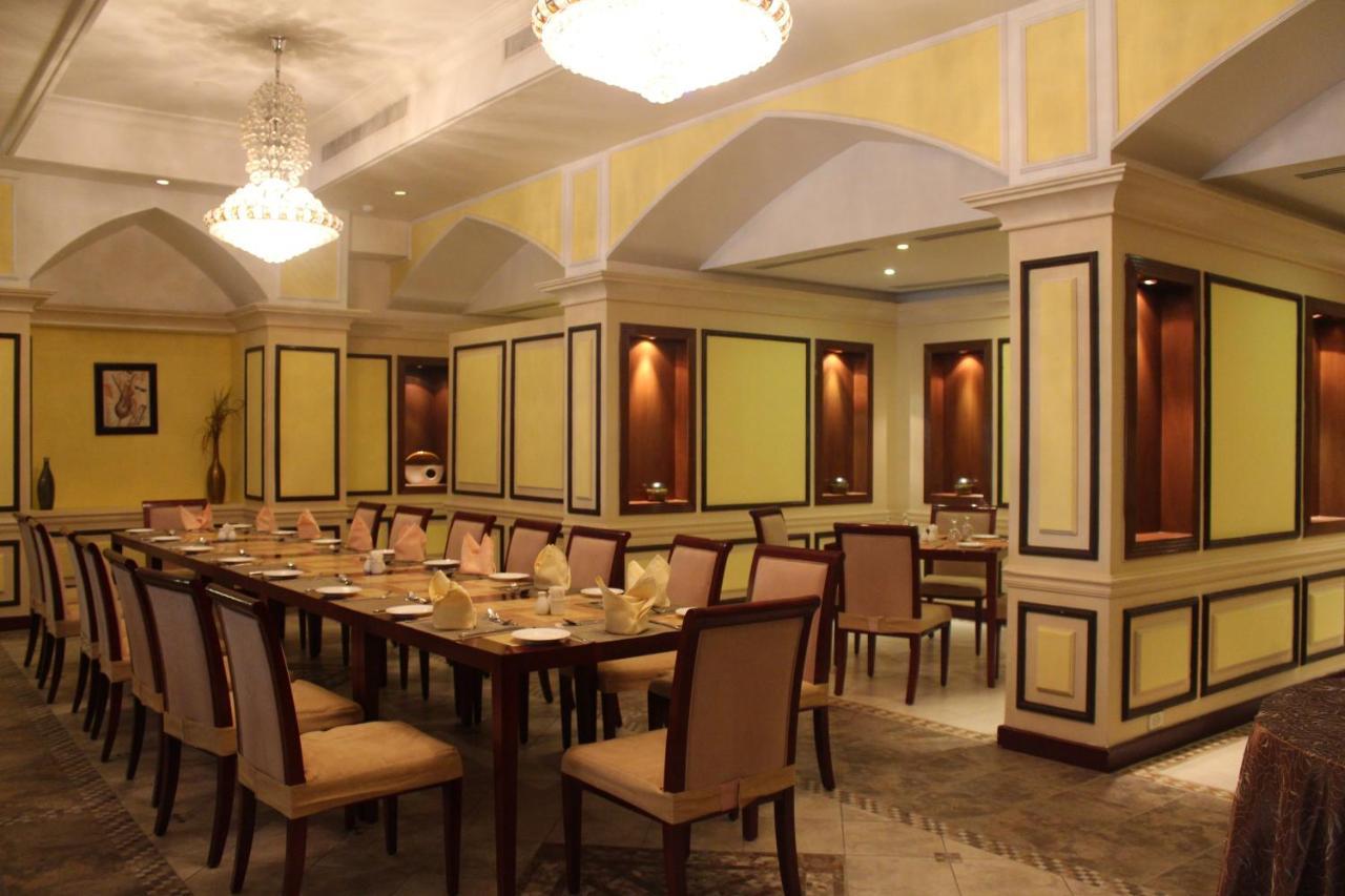Ramada Riyadh Hotel ภายนอก รูปภาพ