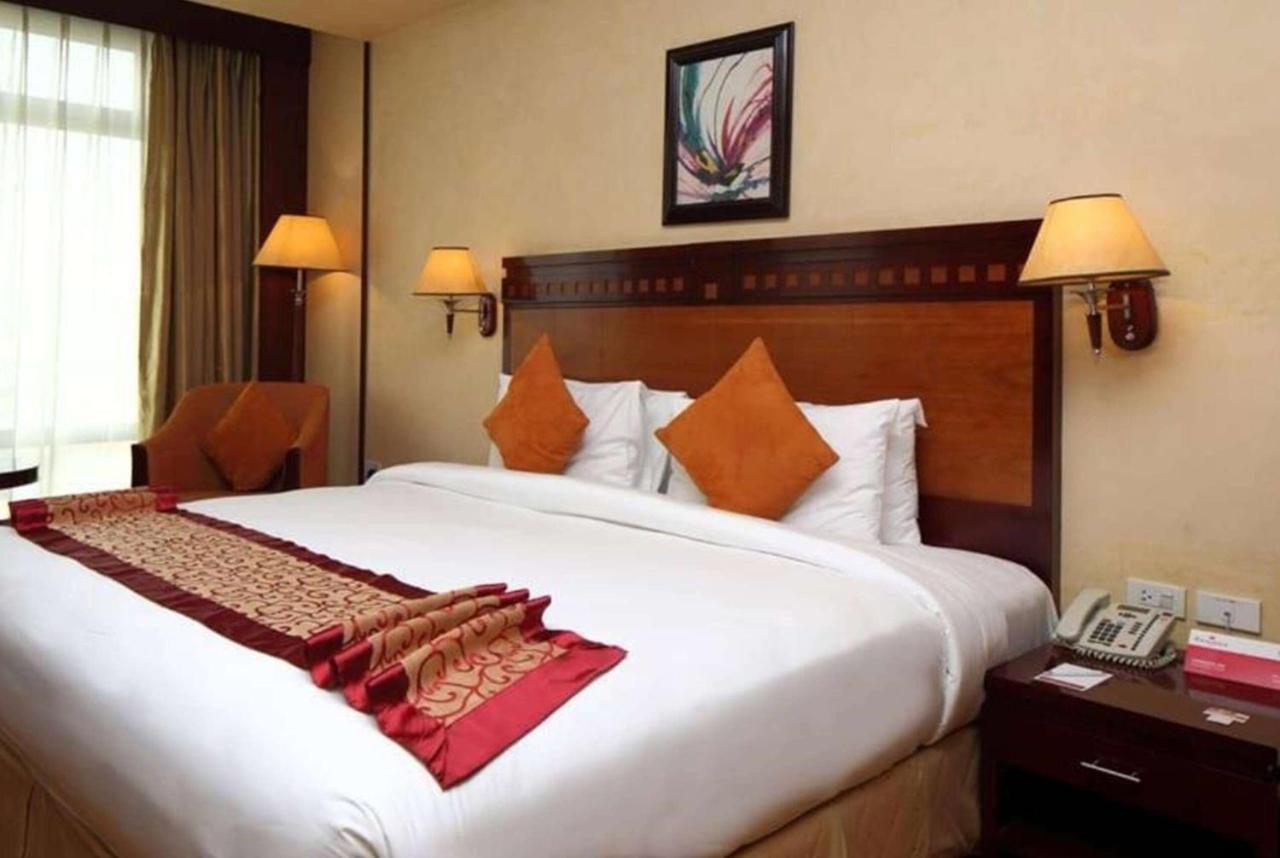 Ramada Riyadh Hotel ภายนอก รูปภาพ