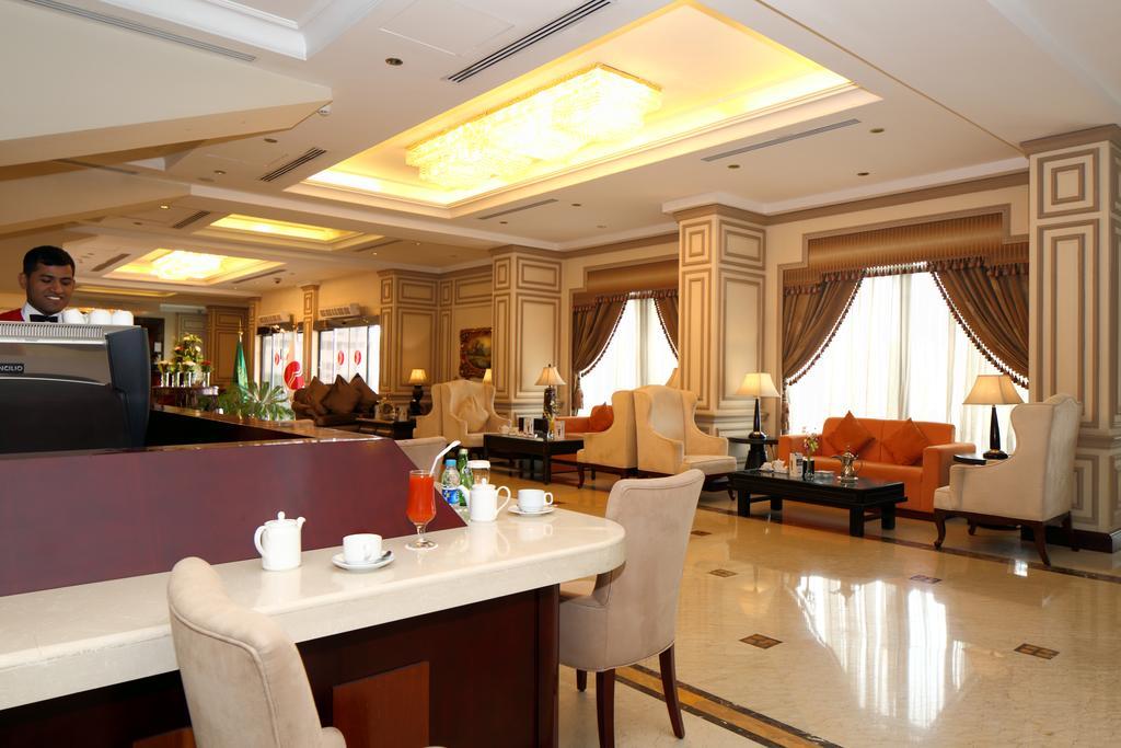 Ramada Riyadh Hotel ภายนอก รูปภาพ