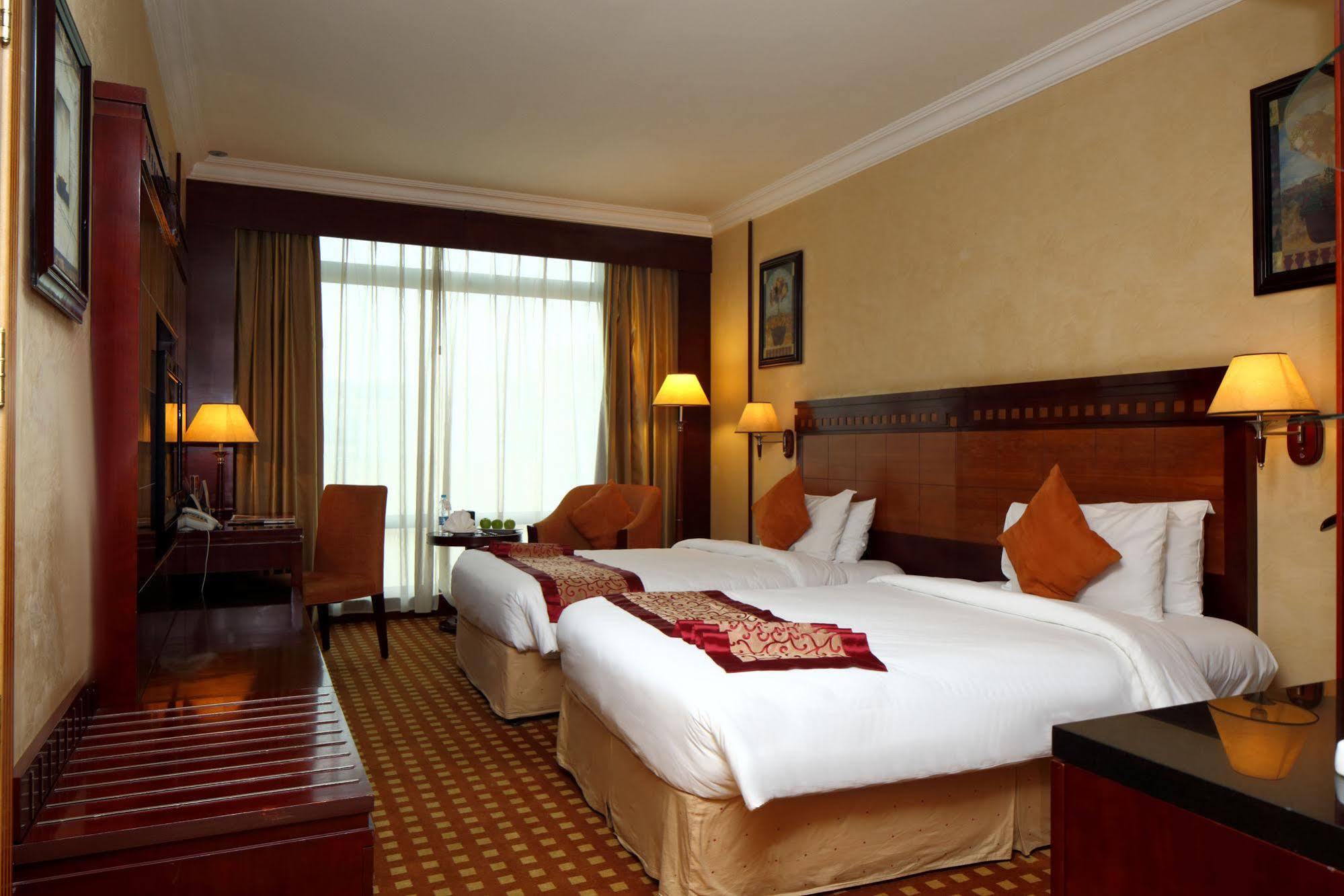 Ramada Riyadh Hotel ภายนอก รูปภาพ