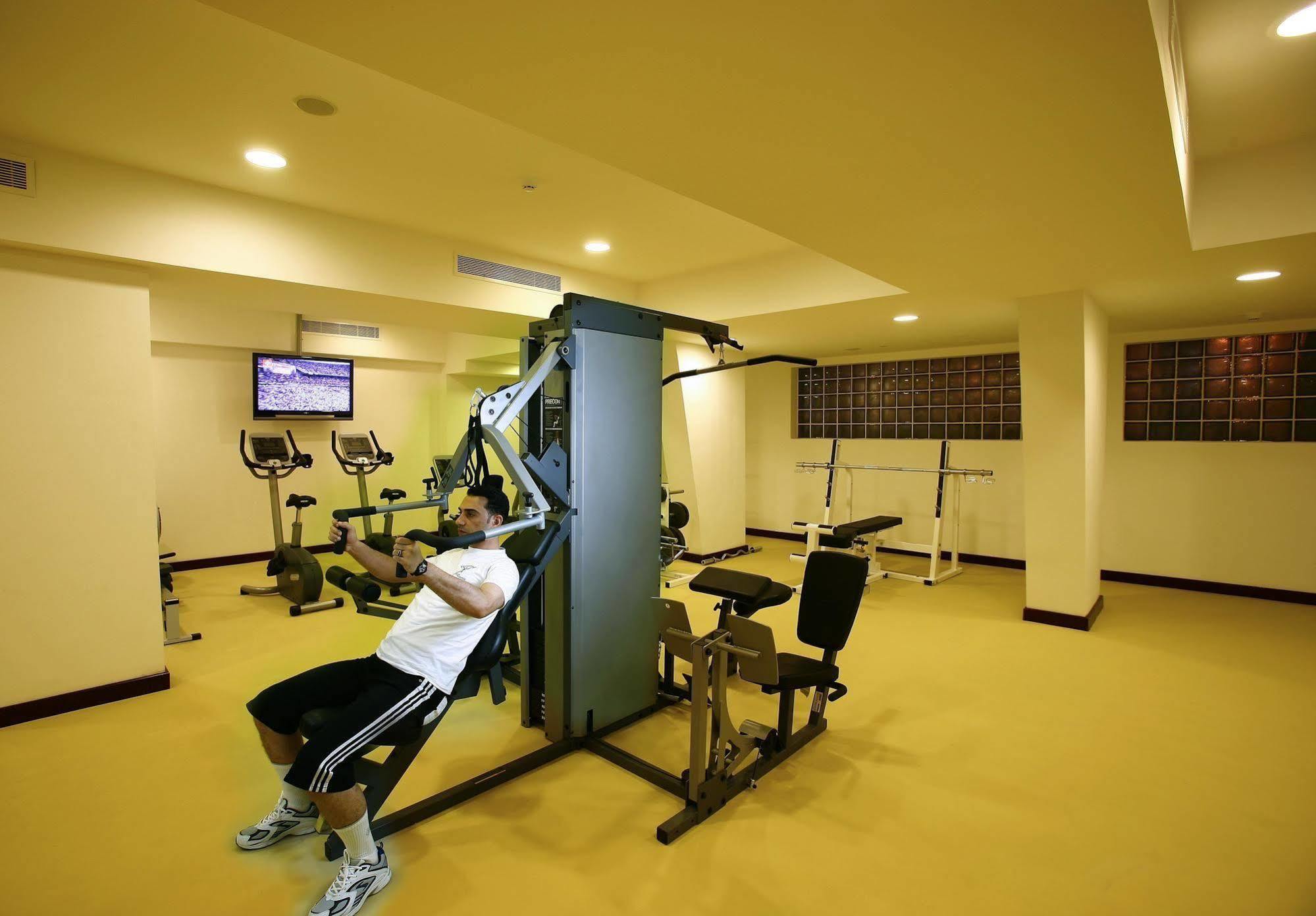 Ramada Riyadh Hotel ภายนอก รูปภาพ