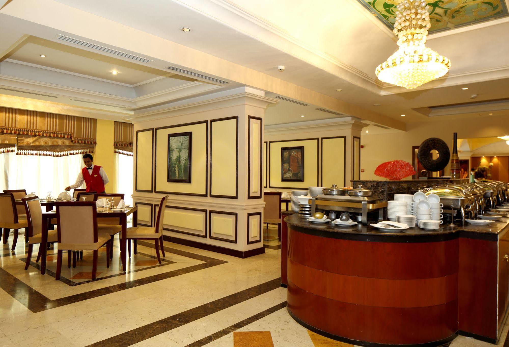 Ramada Riyadh Hotel ภายนอก รูปภาพ