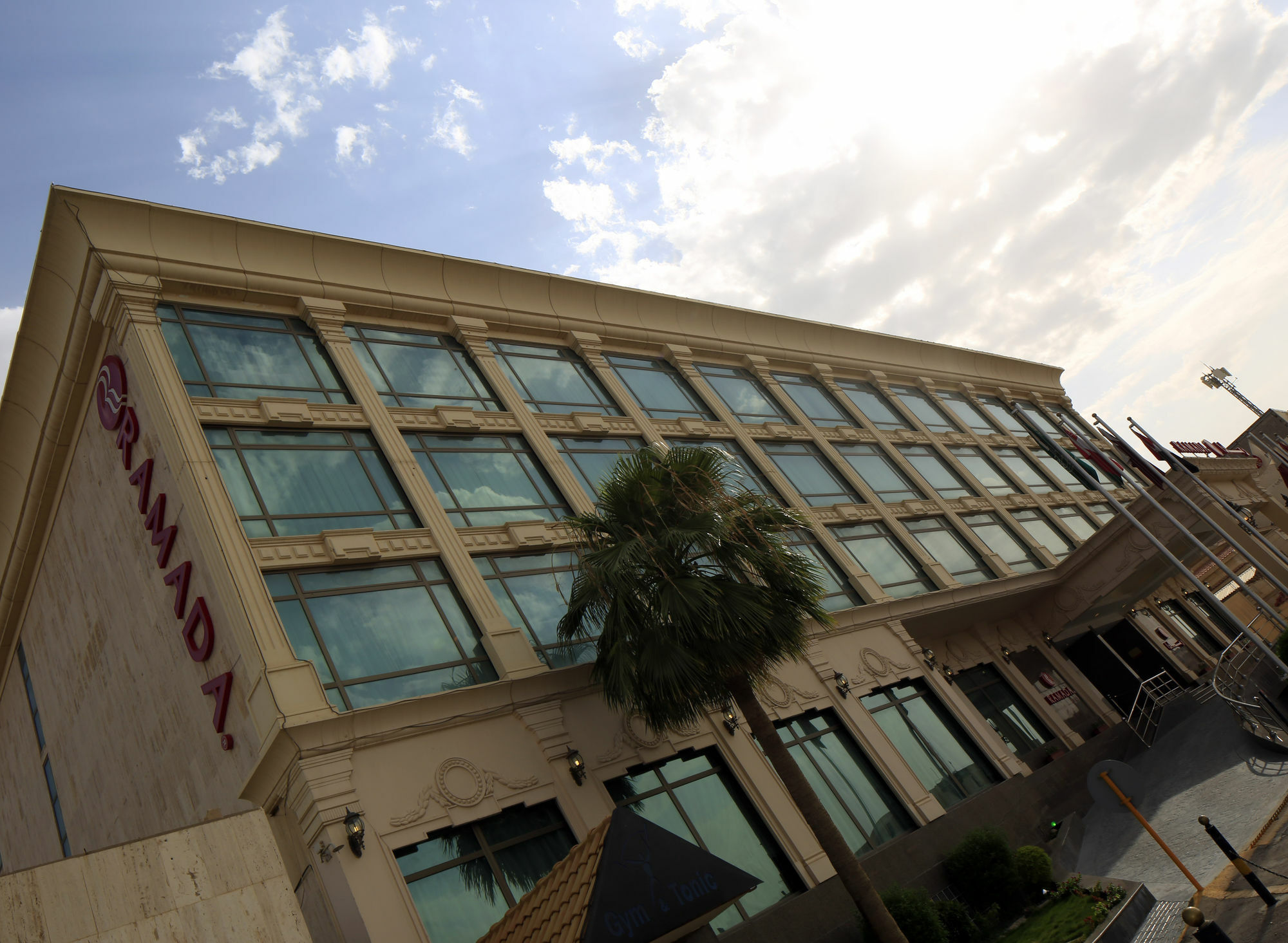 Ramada Riyadh Hotel ภายนอก รูปภาพ