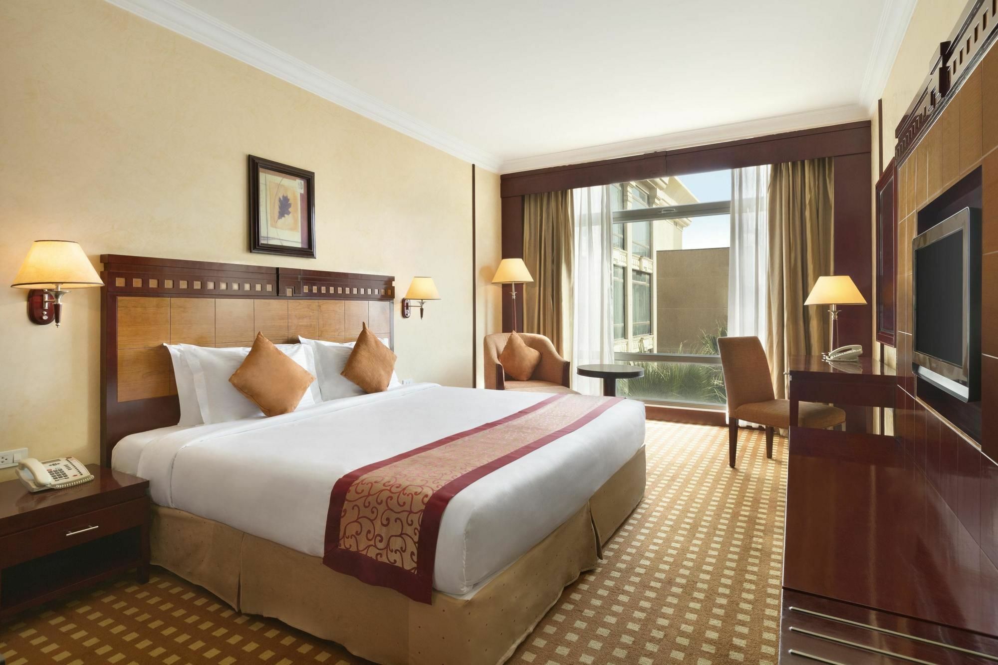 Ramada Riyadh Hotel ภายนอก รูปภาพ