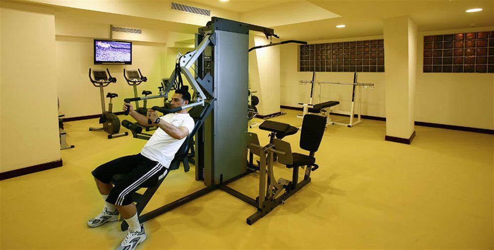 Ramada Riyadh Hotel ภายนอก รูปภาพ